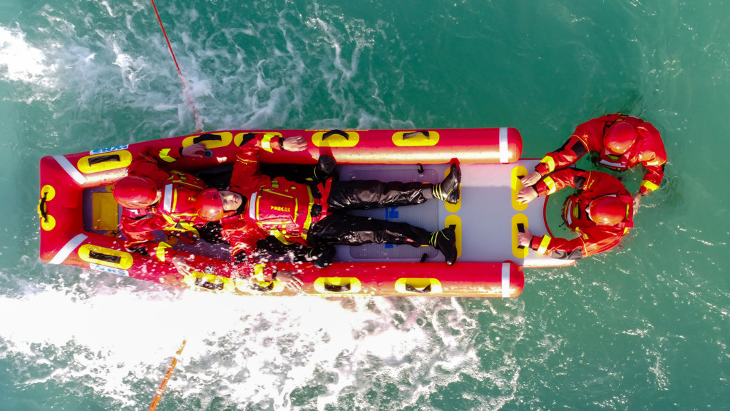 Wasserrettung im Einsatz: Sicherheit, Technik und Verantwortung unter extremen Bedingungen Wasserrettung im Einsatz: Sicherheit, Technik und Verantwortung unter extremen Bedingungen