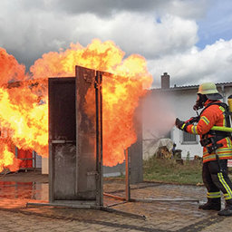 Zeige Produkte für Kategorie Hohlstrahlrohrtraining – Realbrandausbildung Bild für Kategorie Hohlstrahlrohrtraining – Realbrandausbildung